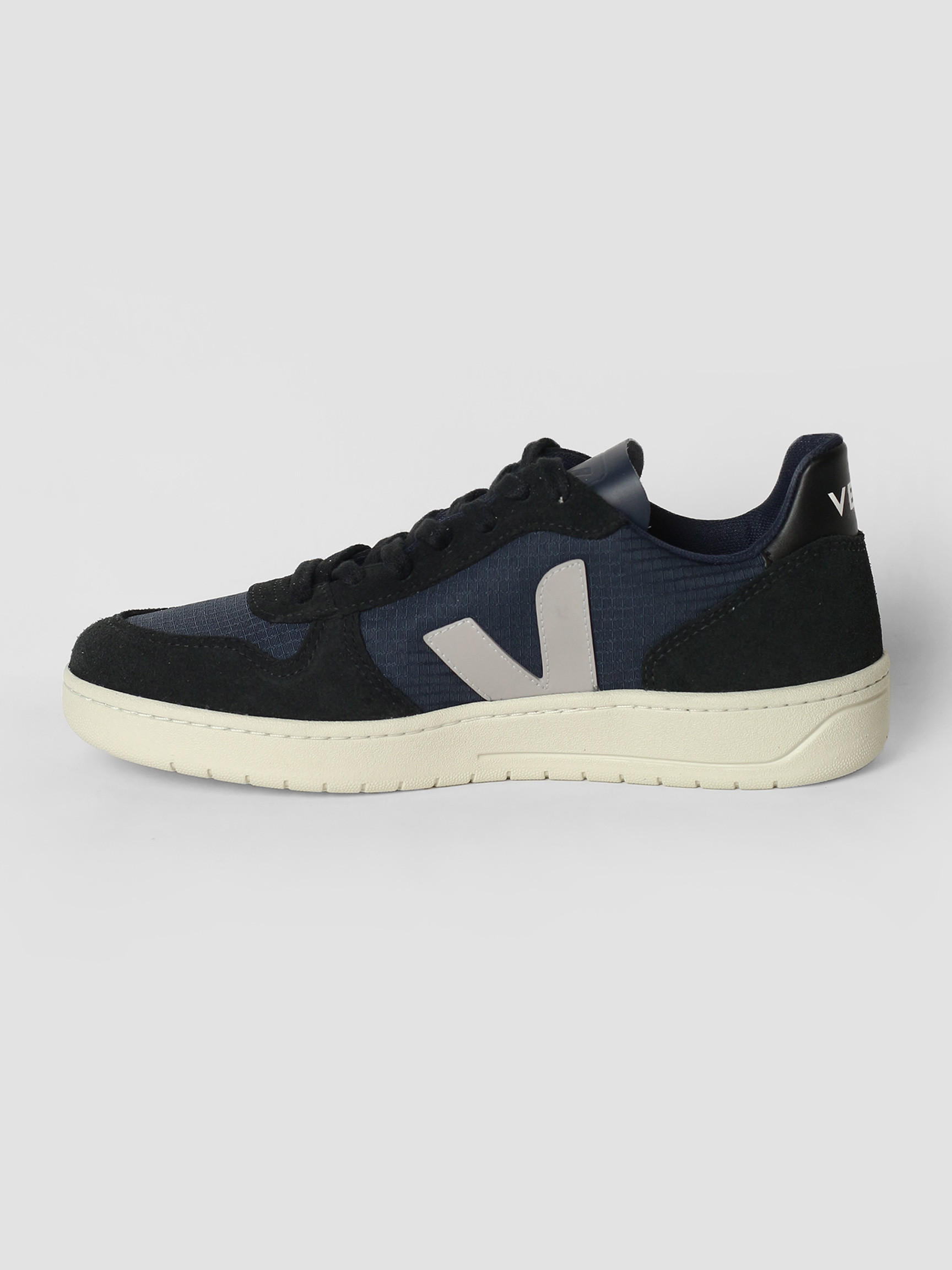 veja blue suede